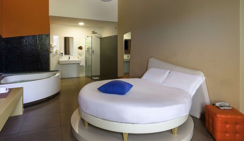 Superior Room, 1 King Bed