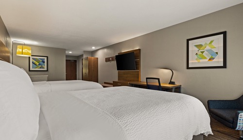 Suite, 2 Queen Beds (Living Area)