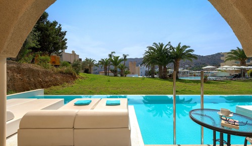 Deluxe Double Room, Garden View (Sharing pool)