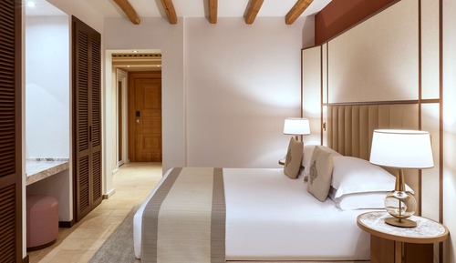 Junior Suite, 1 King Bed (Garden)