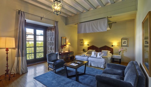 Standard Room (2 adults and 1 child)