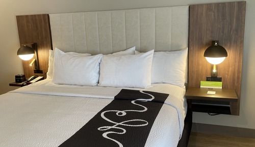 Room, 1 King Bed, Accessible (Mobility,Hearing,Tub w/Grab Bars)