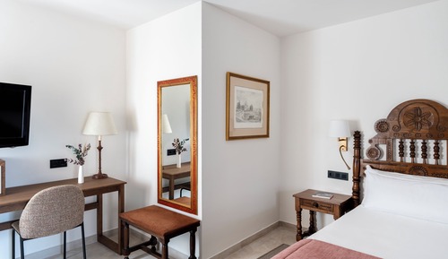Standard Twin Room (2 adults + 1 child)