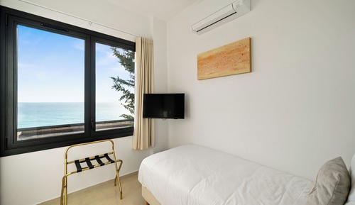 Deluxe Triple Room (La Rocabruna)