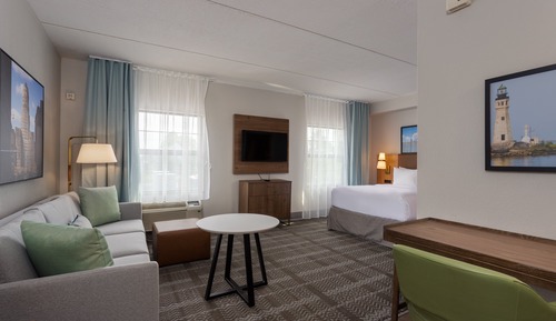 Studio Suite, 1 Queen Bed, Kitchen