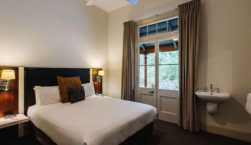 Suite, 1 Queen Bed - Detached private bathroom (Heritage)