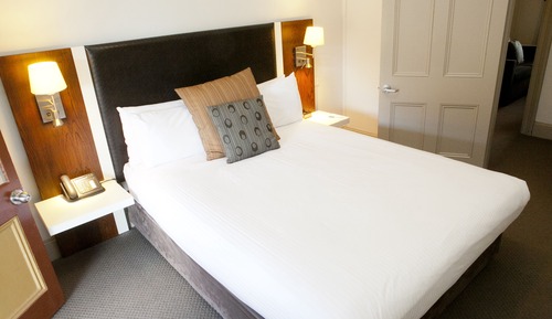 Suite, 1 Queen Bed (Heritage)