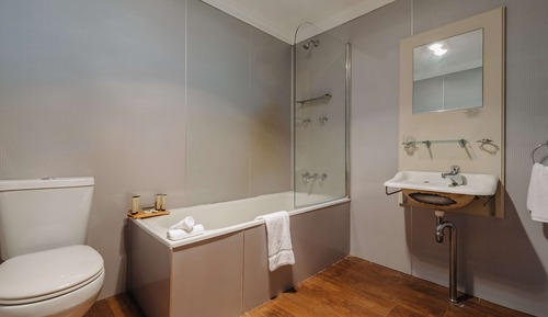 Room (Q Room - external private bathroom)