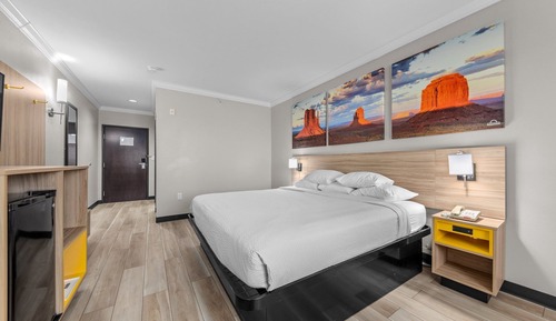 Room, 1 King Bed, Accessible, Non Smoking (Mobility,Tub w/Grab Bars)