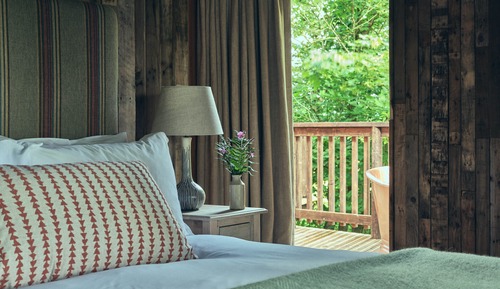 Deluxe Tree House