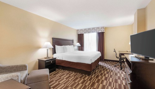 Standard Room, 1 King Bed, Non Smoking, Refrigerator & Microwave