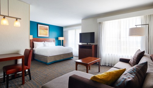 Studio Suite, 1 King Bed with Sofa bed (Mobility/Hearing Accessible, Tub)