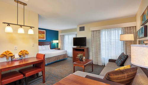 Studio Suite, 1 King Bed with Sofa bed, Non Smoking