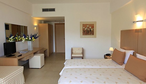Standard Double or Twin Room, Partial Sea View