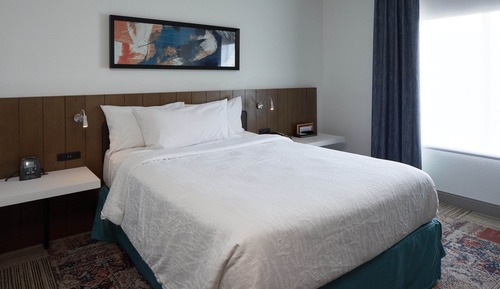 Junior Suite, 1 Queen Bed, Accessible, Bathtub (Hearing)