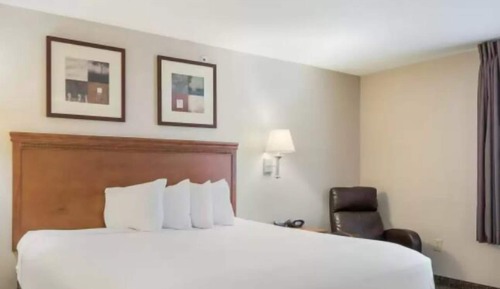 Room, 1 Queen Bed, Accessible, Non Smoking (Accessible Tub)