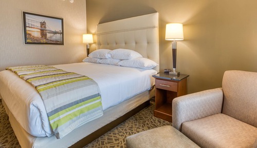 Deluxe Room, 1 King Bed, Accessible, Refrigerator & Microwave (Hearing Accessible, Tub)