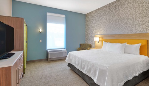 Suite, 1 King Bed, Accessible (Mobility & Hearing, Roll-in Shower)