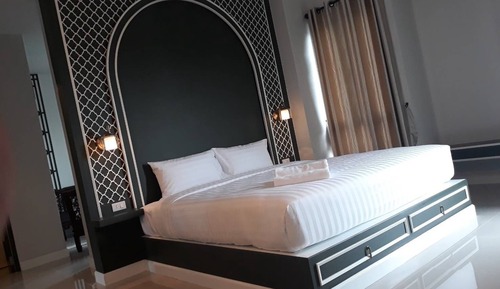 Premier Suite, 1 King Bed, Non Smoking, Private Bathroom