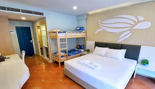 Superior Bunk Bed Pool Access