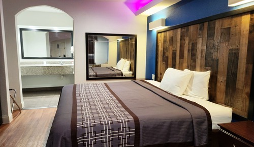 Deluxe Single Room, 1 King Bed, Non Smoking, Kitchenette