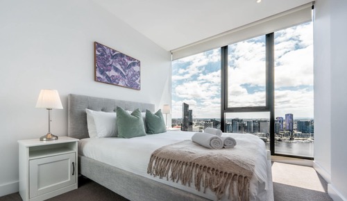Sky High 2 Bedroom 2Bathroom Apartment with Stadium & Harbour Views