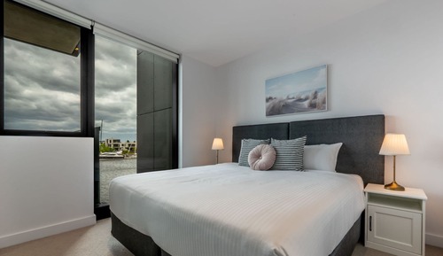 1 Bedroom Apartment Absolute Waterfront