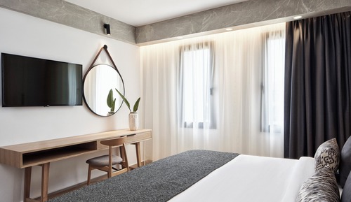 Suite, City View