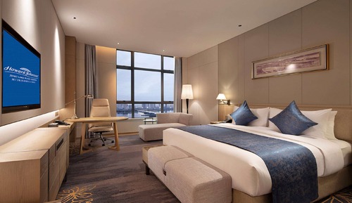 Deluxe Room, 1 King Bed, Non Smoking, Lake View