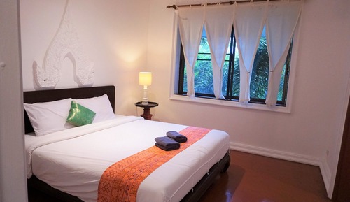 Deluxe Room with Bathtub