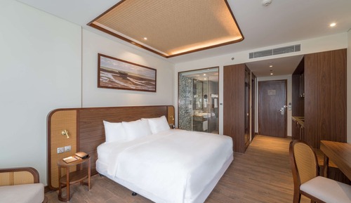 Deluxe Room, 1 King Bed, Balcony, Pool View