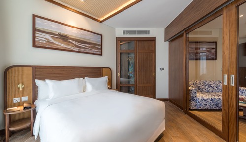 Executive Room, 1 King Bed, Non Smoking, Balcony (Living Room)