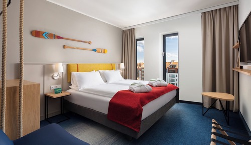 Suite, 1 King Bed, River View