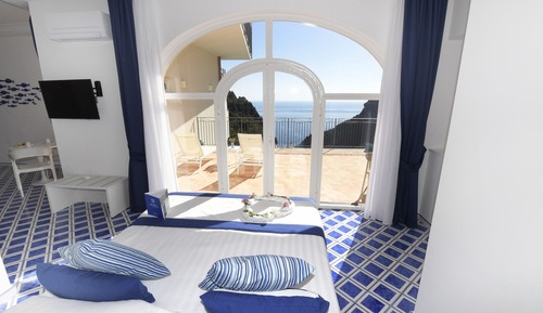 Deluxe Double Room, 1 Queen Bed with Sofa bed, Sea View