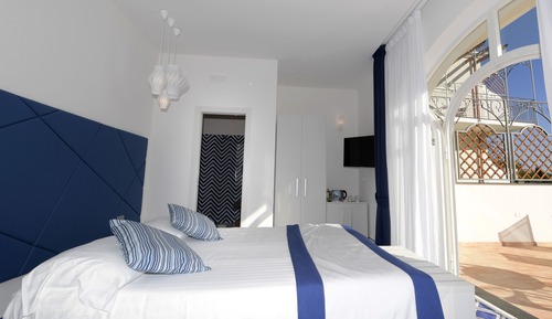 Family Suite, 2 Queen Beds, Sea View