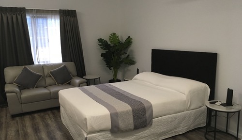 Deluxe Studio Suite, 1 Queen Bed