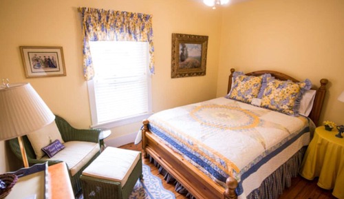 Four Roses Room