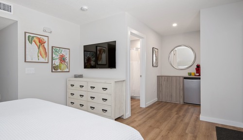 Deluxe Room, 1 King Bed, Ground Floor