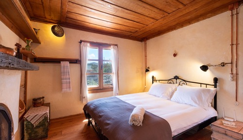 Traditional Double Room (ZAMBAK)