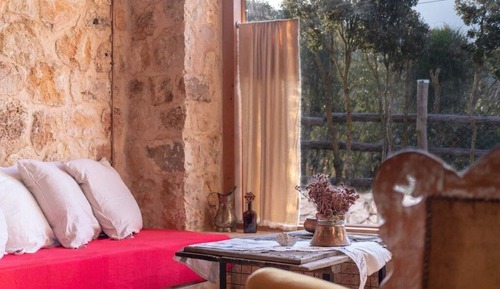 Comfort Room, Mountain View (AHIR)