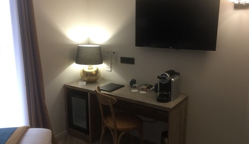 Classic Room, 1 King Bed, Non Smoking, Mountain View