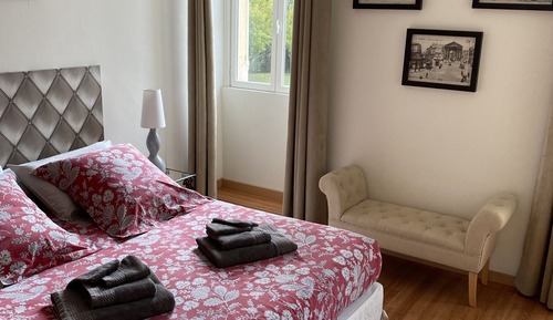 Double Room, Shared Bathroom (Axelle)