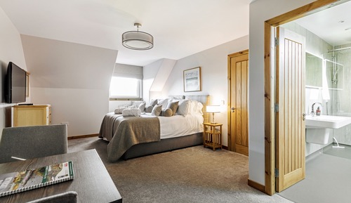 Suite, Lake View (South)