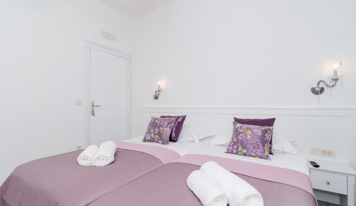 Comfort Room, 1 Bedroom, City View