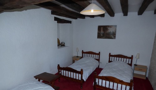 Triple Room (TP2)