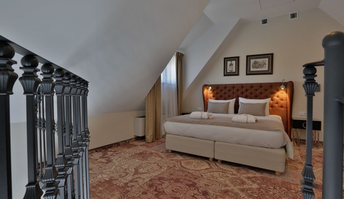 Apartment, Mezzanine (Faro)