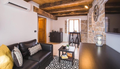 Suite, Annex Building