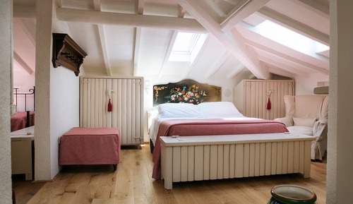Comfort Loft, 1 Queen Bed with Sofa bed, Non Smoking, Fireplace (Attic)