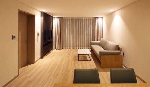Room (26 PY)