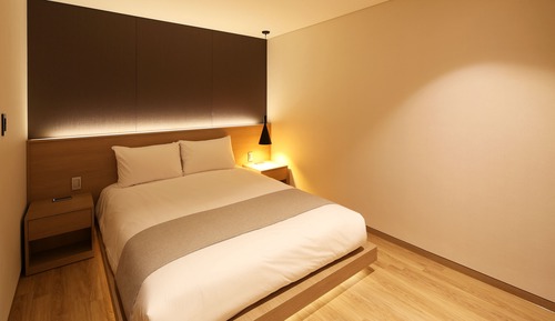 Room (22 PY)